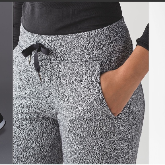 Lululemon Ready To Rulu Pant
Running Luon Spray Jacquard White Black. Size 4. - Picture 2 of 6